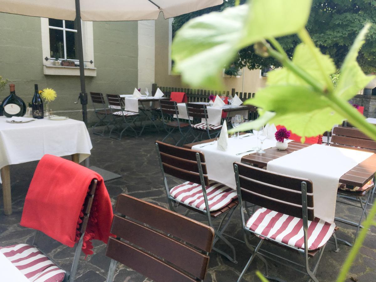 Gasthaus Zum Schwan Castell Exterior photo